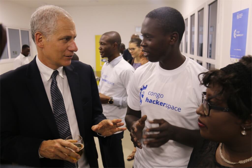 Prince Youlou échange avec Todd Haskel, Ambassadeur des Etats-Unis au Congo